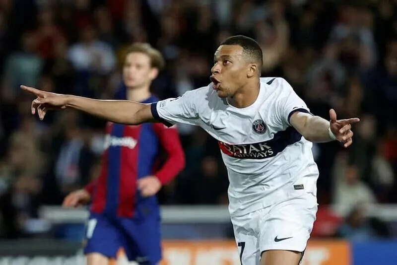 Mbappe từng giúp PSG hạ Barcelona ở mùa 2023/24