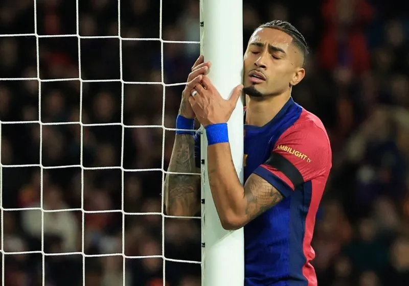 Barcelona đang nhớ Raphinha