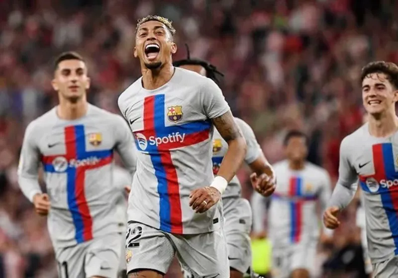 Barcelona đang nhớ Raphinha